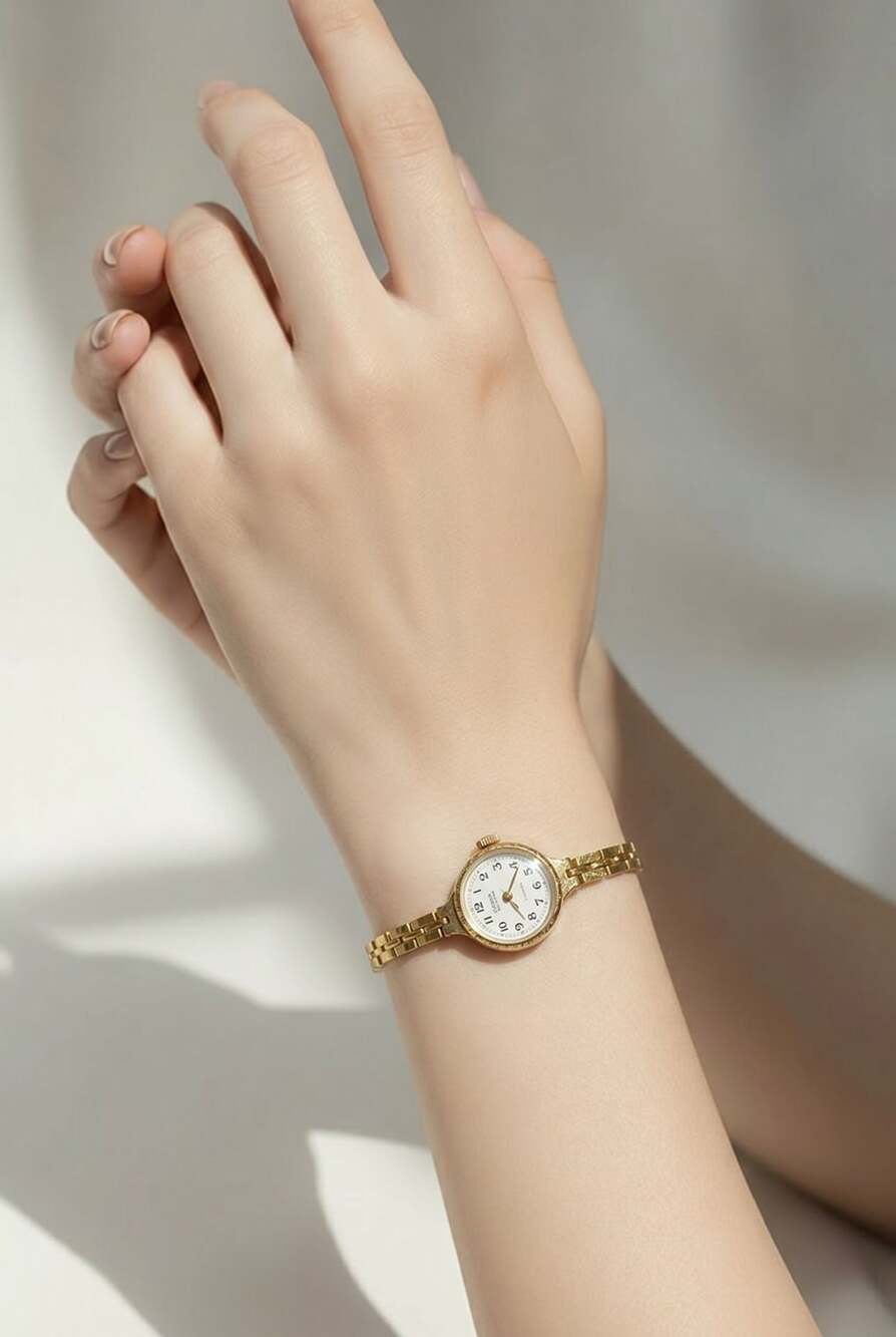 Vintage Chaika 17 Jewels Mechanical Women's Gold-Tone Bracelet Watch